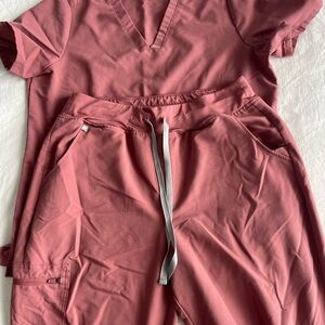 Casma Three-Pocket Scrub Top & Zamora Jogger Scrub Pants